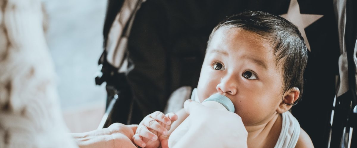 Come capire se un bambino è intollerante al latte vaccino