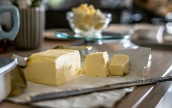 Pourquoi le beurre contient-il si peu de lactose ?